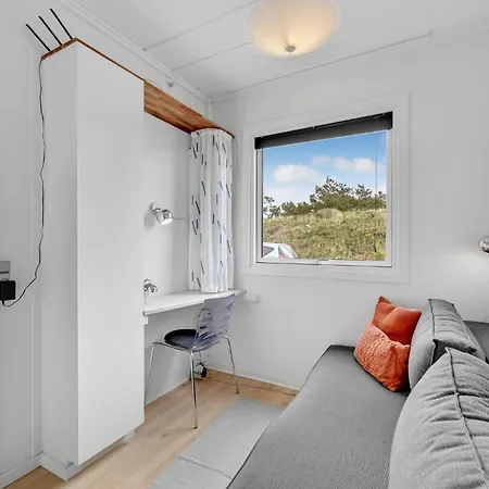 Two-bedroom With Sea View 04 דירה *