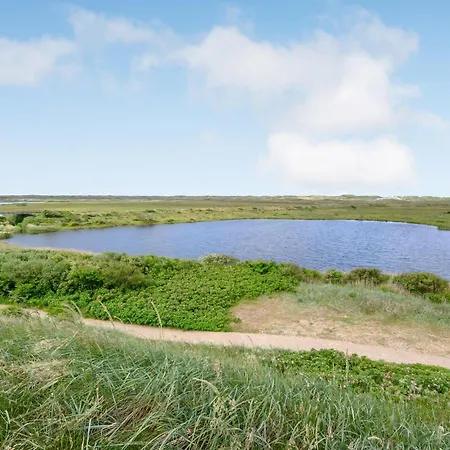 דירה Two-bedroom With Sea View 04